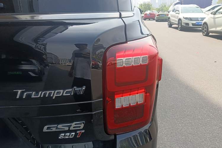 Used GAC Trumpchi GS8 2017 320T Two-Wheel Drive Luxury Smart Connectivity Version (7 Seats) Right Rear Taillight