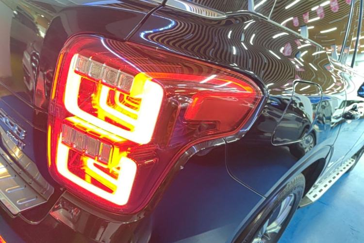 Used GAC Trumpchi GS8 2017 320T Two-Wheel Drive Luxury Smart Connectivity Version (7 Seats) Right Rear Taillight