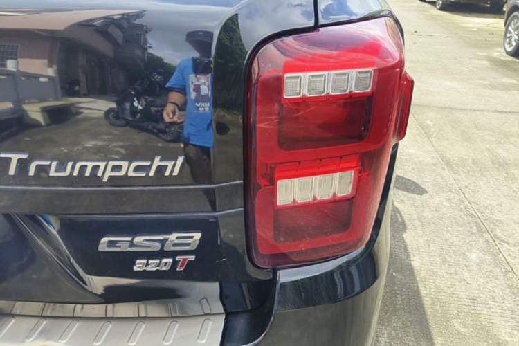 Used GAC Trumpchi GS8 2017 320T Two-Wheel Drive Luxury Smart Connectivity Version (7 Seats) Right Rear Taillight