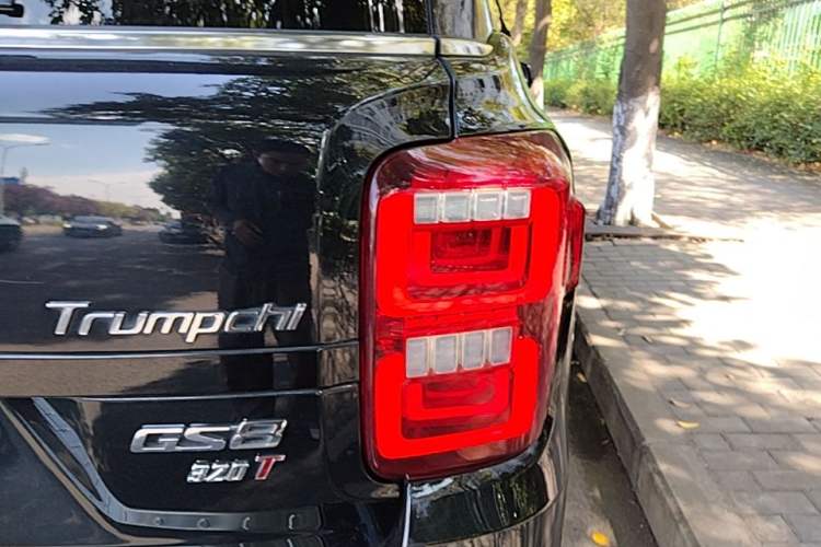 Used GAC Trumpchi GS8 2017 320T Two-Wheel Drive Luxury Edition (7 Seats) Right Rear Taillight