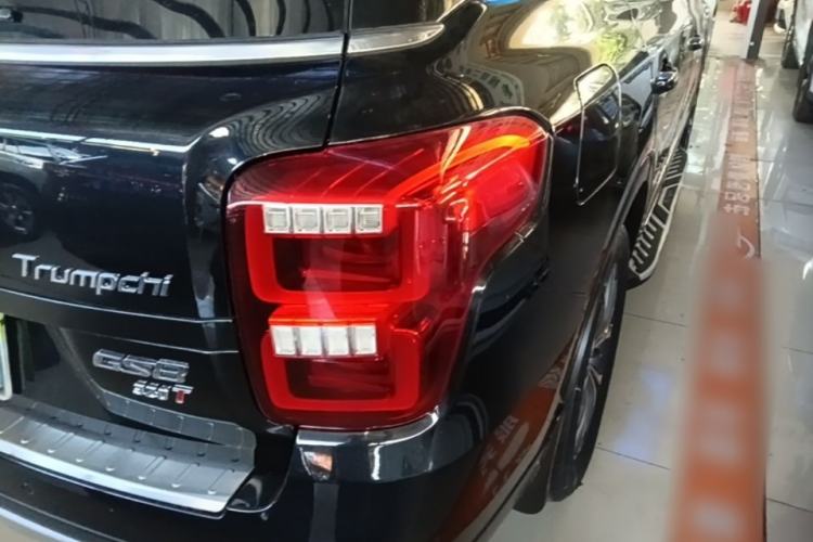 Used GAC Trumpchi GS8 2017 320T Two-Wheel Drive Luxury Smart Connectivity Version (7 Seats) Right Rear Taillight