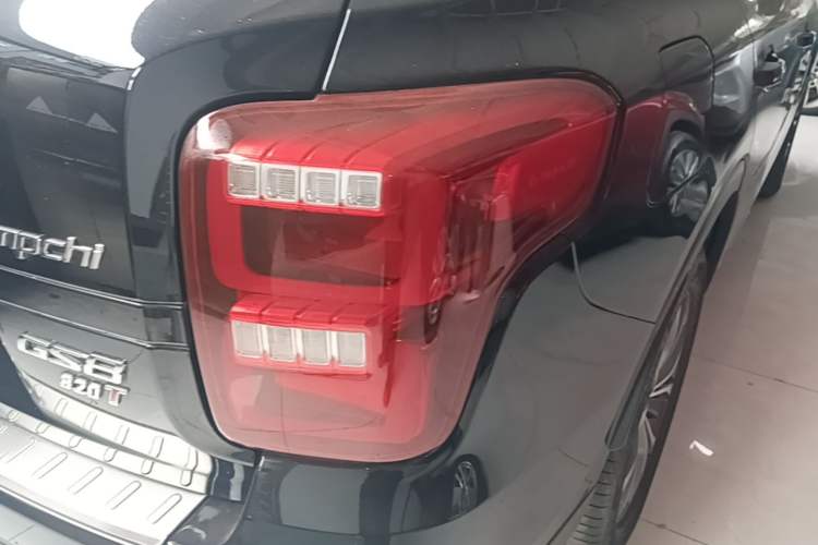 Used GAC Trumpchi GS8 2017 320T Two-Wheel Drive Luxury Smart Connectivity Version (7 Seats) Right Rear Taillight