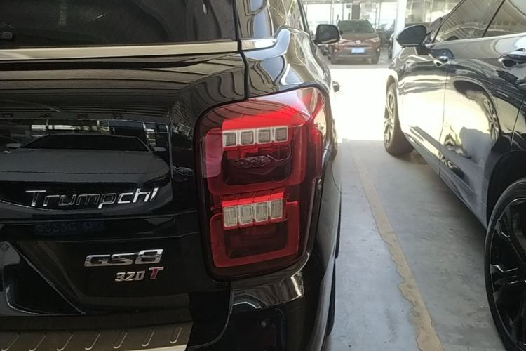 Used GAC Trumpchi GS8 2017 320T Two-Wheel Drive Luxury Smart Connectivity Version (7 Seats) Right Rear Taillight