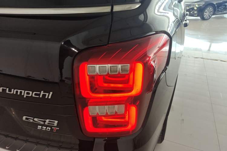Used GAC Trumpchi GS8 2017 320T Two-Wheel Drive Luxury Smart Connectivity Version (7 Seats) Right Rear Taillight