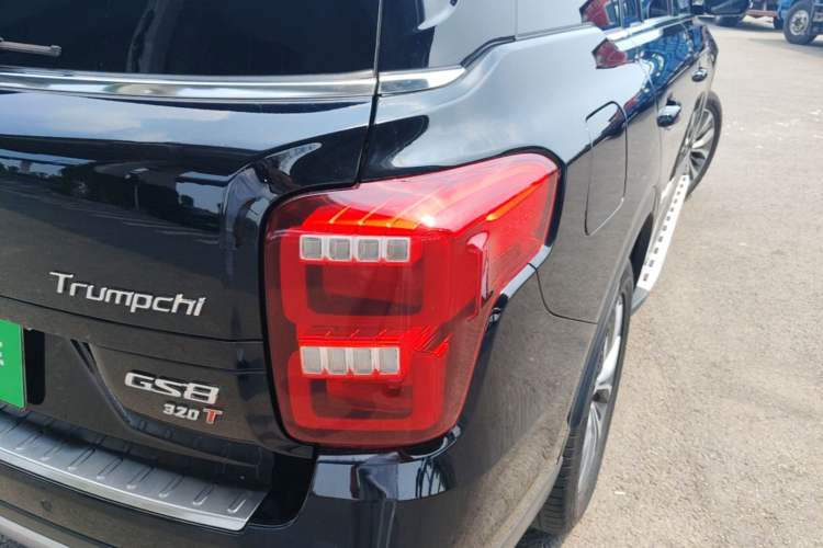 Used GAC Trumpchi GS8 2017 320T Two-Wheel Drive Luxury Smart Connectivity Version (7 Seats) Right Rear Taillight