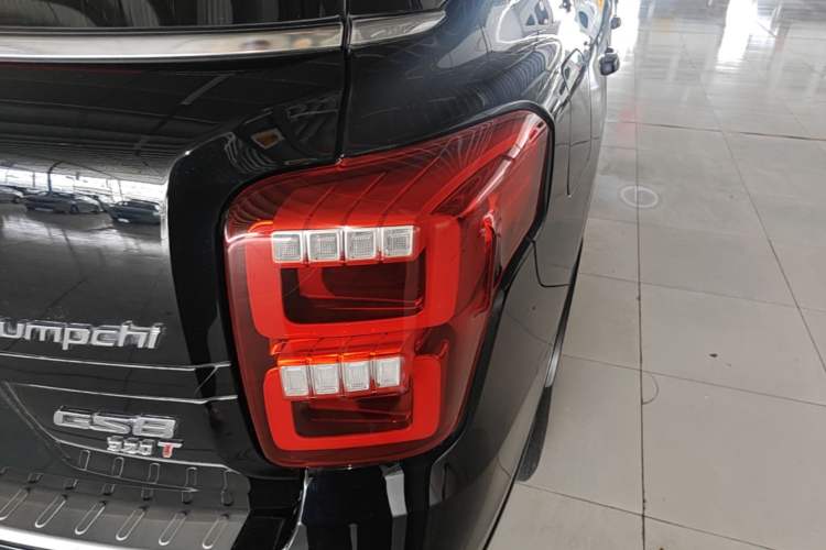 Used GAC Trumpchi GS8 2017 320T Four-Wheel Drive Luxury Smart Connectivity Version (7 Seats) Right Rear Taillight