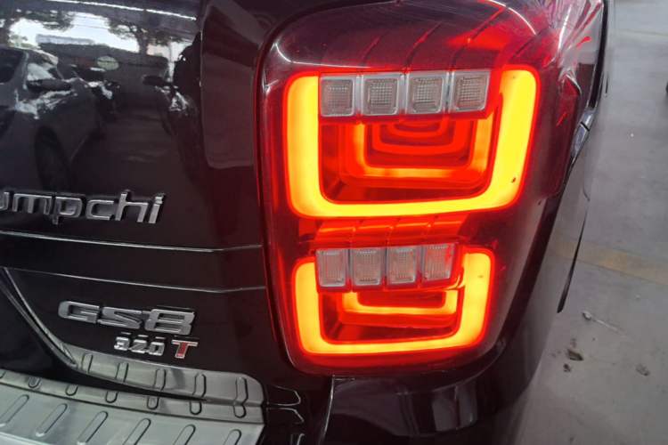 Used GAC Trumpchi GS8 2017 320T Two-Wheel Drive Luxury Smart Connectivity Version (7 Seats) Right Rear Taillight