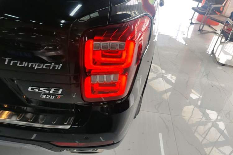 Used GAC Trumpchi GS8 2017 320T Two-Wheel Drive Luxury Smart Connectivity Version (7 Seats) Right Rear Taillight