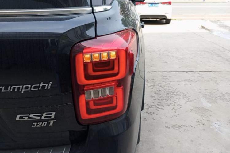 Used GAC Trumpchi GS8 2017 320T Two-Wheel Drive Luxury Smart Connectivity Version (7 Seats) Right Rear Taillight