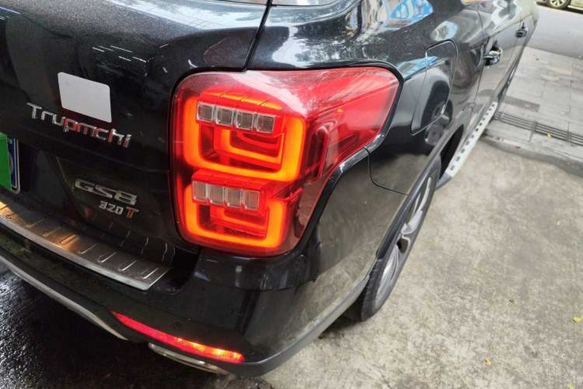 Used GAC Trumpchi GS8 2017 320T Two-Wheel Drive Luxury Smart Connectivity Version (7 Seats) Right Rear Taillight