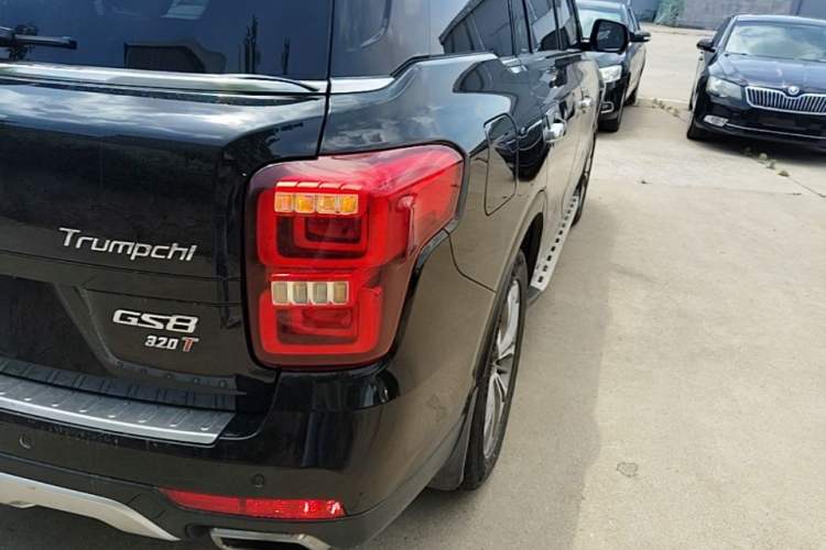 Used GAC Trumpchi GS8 2017 320T Two-Wheel Drive Luxury Smart Connectivity Version (7 Seats) Right Rear Taillight
