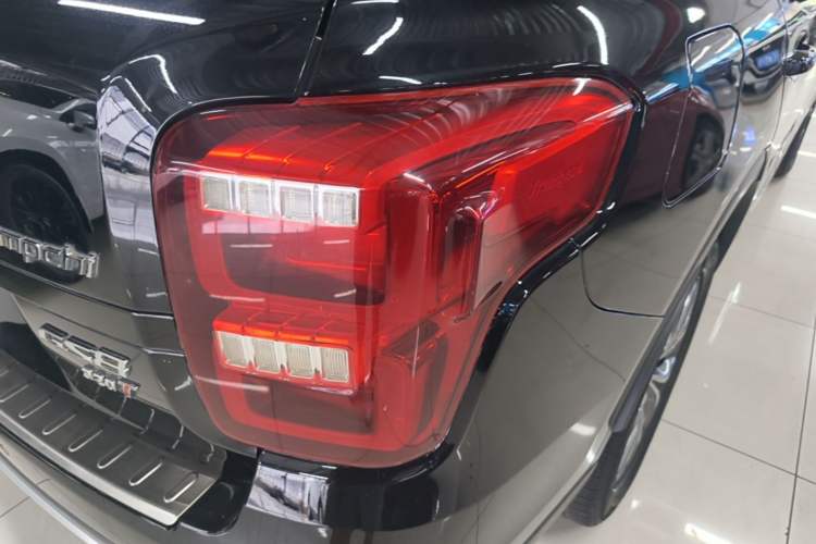 Used GAC Trumpchi GS8 2017 320T Two-Wheel Drive Luxury Edition (7 Seats) Right Rear Taillight