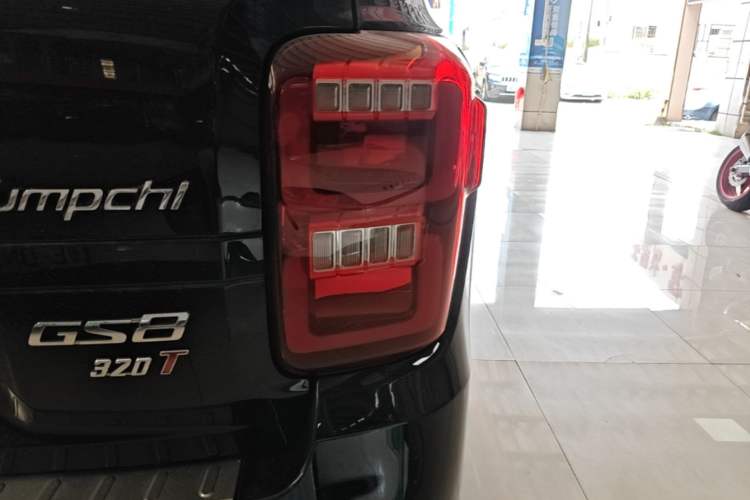 Used GAC Trumpchi GS8 2017 320T Two-Wheel Drive Luxury Smart Connectivity Version (7 Seats) Right Rear Taillight