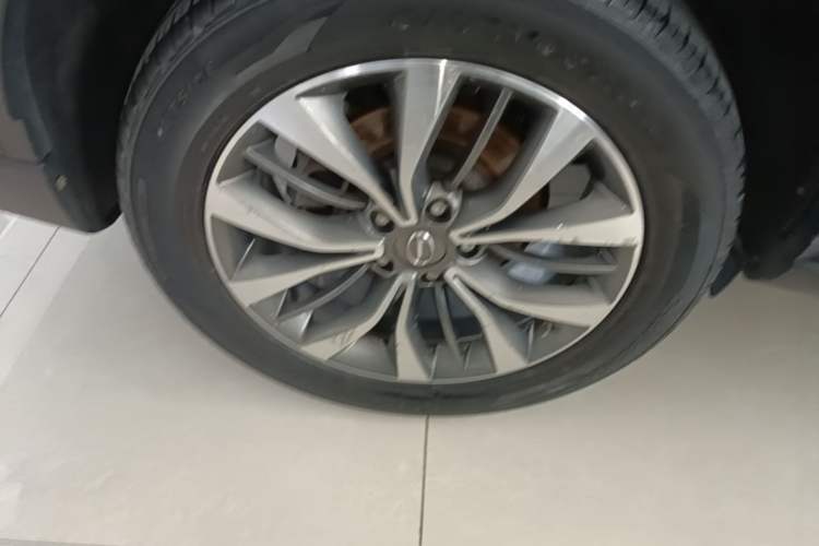 Used GAC Trumpchi GS8 2017 320T Two-Wheel Drive Luxury Smart Connectivity Version (7 Seats) Right Rear Wheel Hub