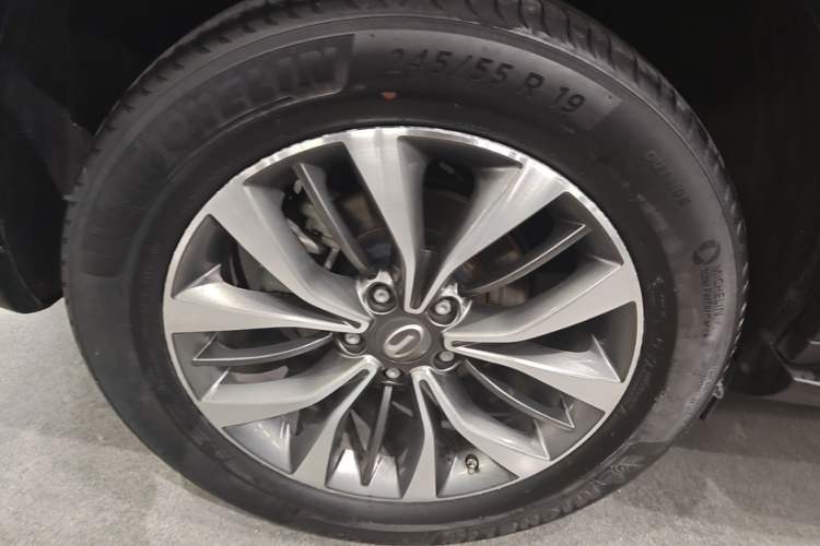 Used GAC Trumpchi GS8 2017 320T Two-Wheel Drive Luxury Smart Connectivity Version (7 Seats) Right Rear Wheel Hub