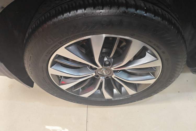 Used GAC Trumpchi GS8 2017 320T Two-Wheel Drive Luxury Smart Connectivity Version (7 Seats) Right Rear Wheel Hub