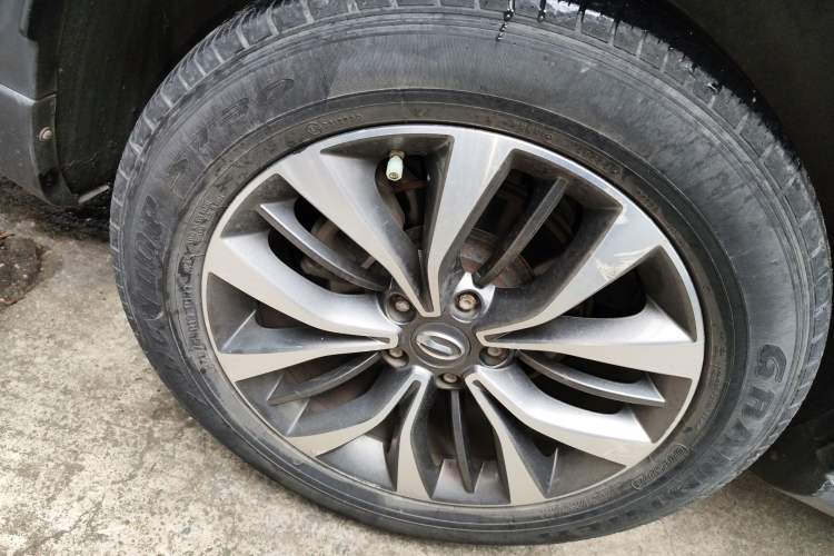 Used GAC Trumpchi GS8 2017 320T Two-Wheel Drive Luxury Smart Connectivity Version (7 Seats) Right Rear Wheel Hub