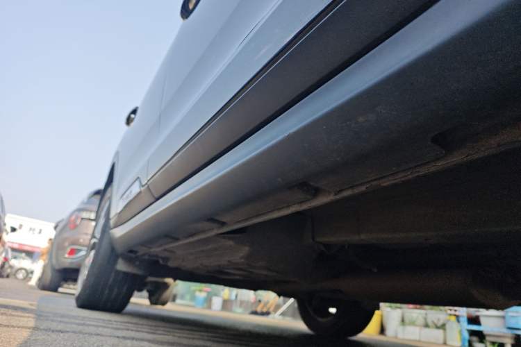 Used GAC Trumpchi GS8 2017 320T Two-Wheel Drive Luxury Smart Connectivity Version (7 Seats) Right Side Sill