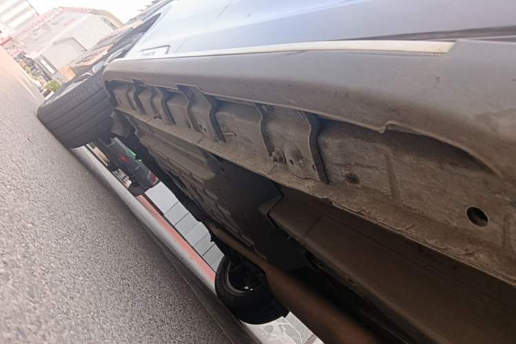Used GAC Trumpchi GS8 2017 320T Two-Wheel Drive Luxury Smart Connectivity Version (7 Seats) Right Side Sill