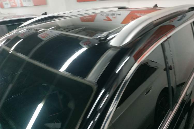 Used GAC Trumpchi GS8 2017 320T Two-Wheel Drive Luxury Smart Connectivity Version (7 Seats) Roof