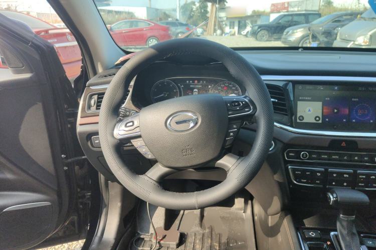 Used GAC Trumpchi GS8 2017 320T Two-Wheel Drive Luxury Smart Connectivity Version (7 Seats) Steering Wheel