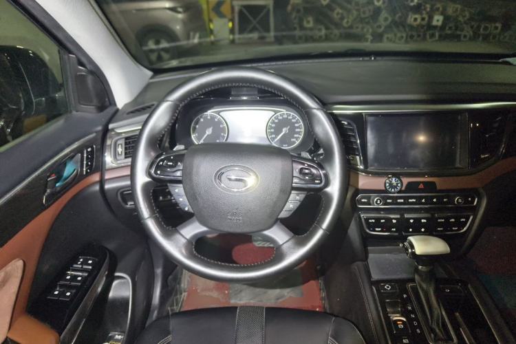 Used GAC Trumpchi GS8 2017 320T Two-Wheel Drive Luxury Smart Connectivity Version (7 Seats) Steering Wheel