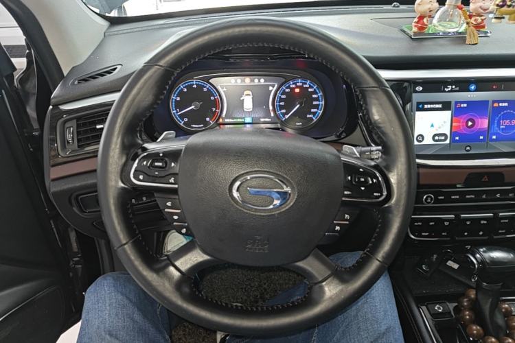 Used GAC Trumpchi GS8 2017 320T Two-Wheel Drive Luxury Smart Connectivity Version (7 Seats) Steering Wheel