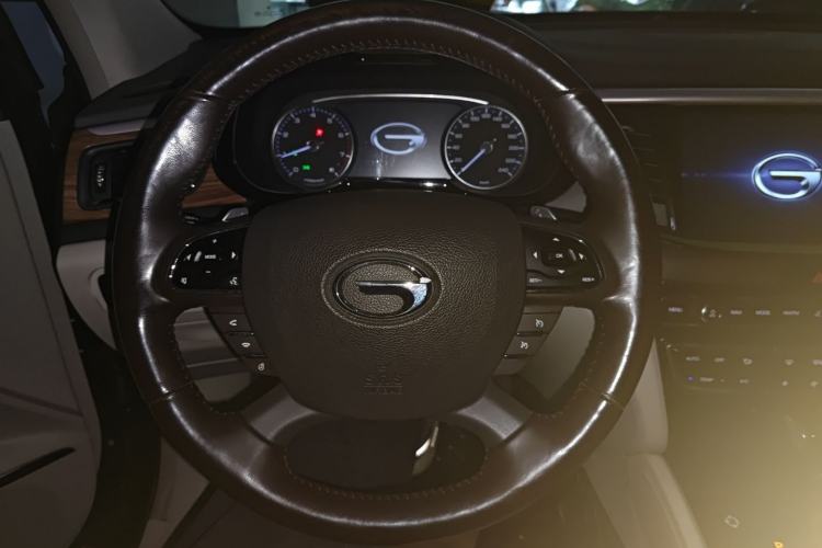 Used GAC Trumpchi GS8 2017 320T Two-Wheel Drive Luxury Smart Connectivity Version (7 Seats) Steering Wheel