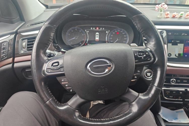 Used GAC Trumpchi GS8 2017 320T Two-Wheel Drive Luxury Smart Connectivity Version (7 Seats) Steering Wheel