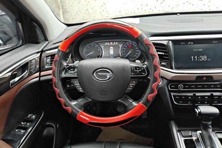 Used GAC Trumpchi GS8 2017 320T Two-Wheel Drive Luxury Smart Connectivity Version (7 Seats) Steering Wheel