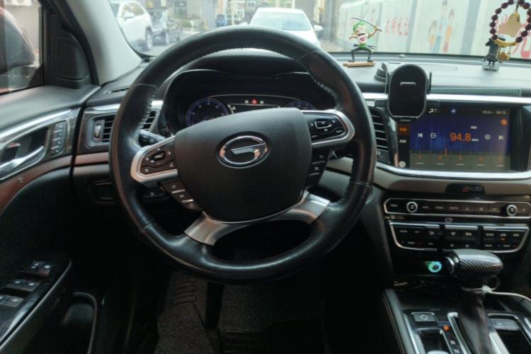 Used GAC Trumpchi GS8 2017 320T Two-Wheel Drive Luxury Smart Connectivity Version (7 Seats) Steering Wheel
