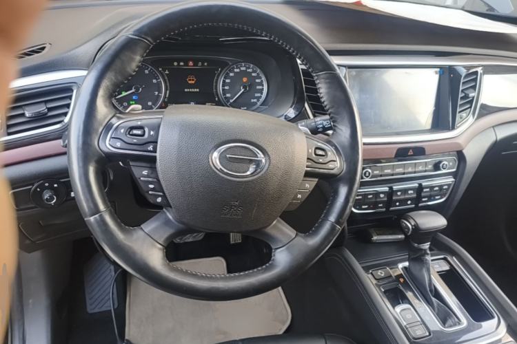 Used GAC Trumpchi GS8 2017 320T Two-Wheel Drive Luxury Smart Connectivity Version (7 Seats) Steering Wheel