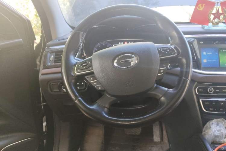 Used GAC Trumpchi GS8 2017 320T Two-Wheel Drive Luxury Smart Connectivity Version (7 Seats) Steering Wheel