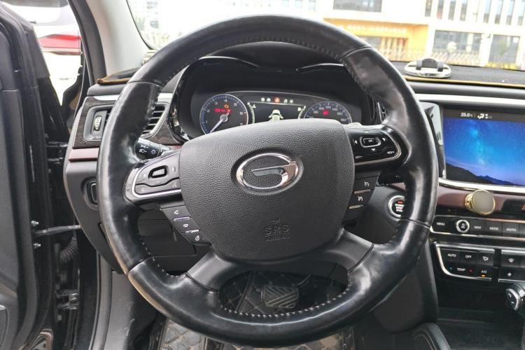 Used GAC Trumpchi GS8 2017 320T Two-Wheel Drive Luxury Smart Connectivity Version (7 Seats) Steering Wheel