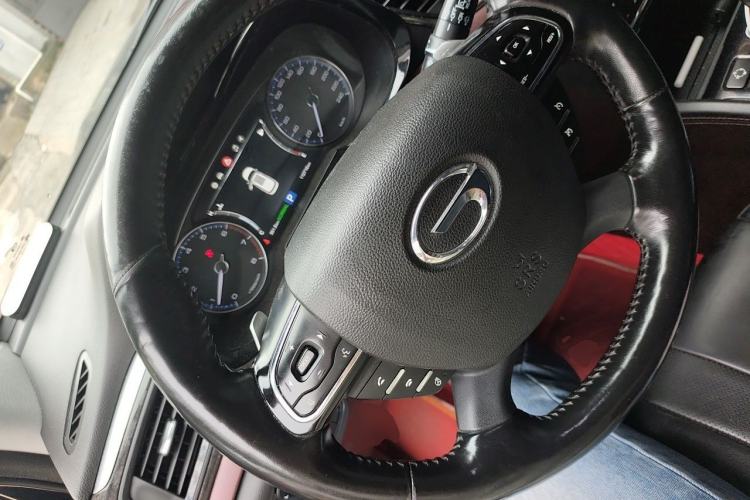 Used GAC Trumpchi GS8 2017 320T Two-Wheel Drive Luxury Smart Connectivity Version (7 Seats) Steering Wheel