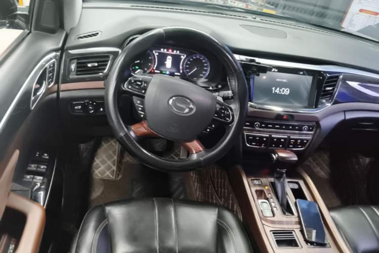 Used GAC Trumpchi GS8 2017 320T Two-Wheel Drive Luxury Smart Connectivity Version (7 Seats) Steering Wheel