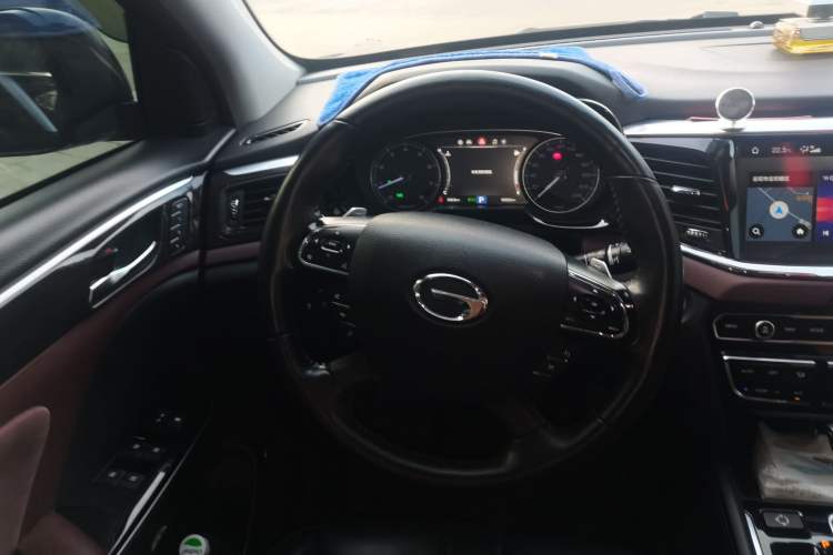 Used GAC Trumpchi GS8 2017 320T Two-Wheel Drive Luxury Smart Connectivity Version (7 Seats) Steering Wheel