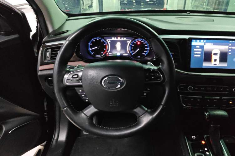 Used GAC Trumpchi GS8 2017 320T Two-Wheel Drive Luxury Smart Connectivity Version (7 Seats) Steering Wheel