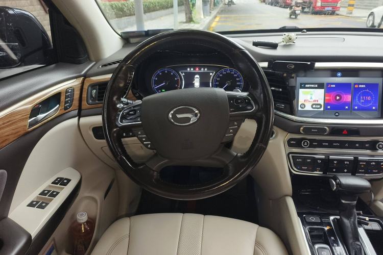 Used GAC Trumpchi GS8 2017 320T Two-Wheel Drive Luxury Smart Connectivity Version (7 Seats) Steering Wheel