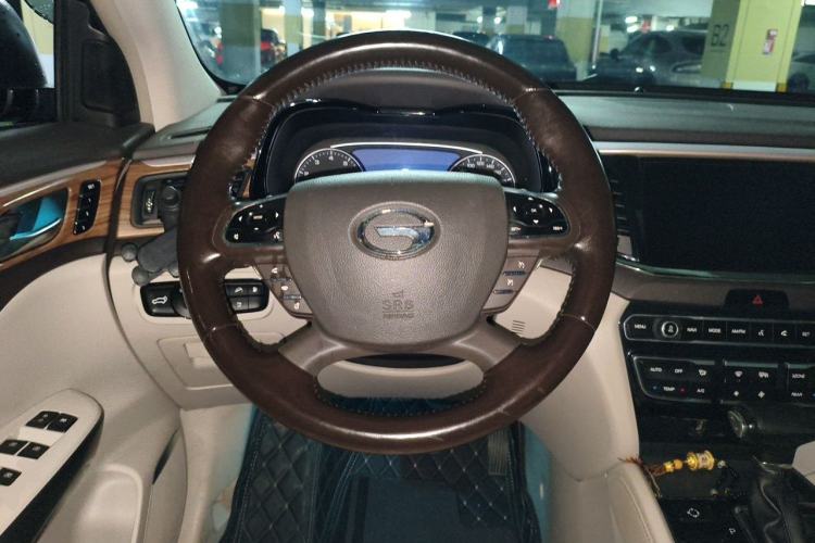Used GAC Trumpchi GS8 2017 320T Two-Wheel Drive Luxury Smart Connectivity Version (7 Seats) Steering Wheel
