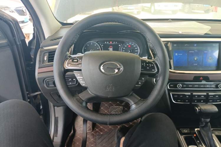 Used GAC Trumpchi GS8 2017 320T Two-Wheel Drive Luxury Smart Connectivity Version (7 Seats) Steering Wheel