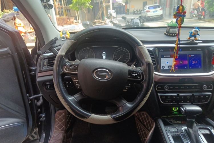 Used GAC Trumpchi GS8 2017 320T Two-Wheel Drive Luxury Smart Connectivity Version (7 Seats) Steering Wheel