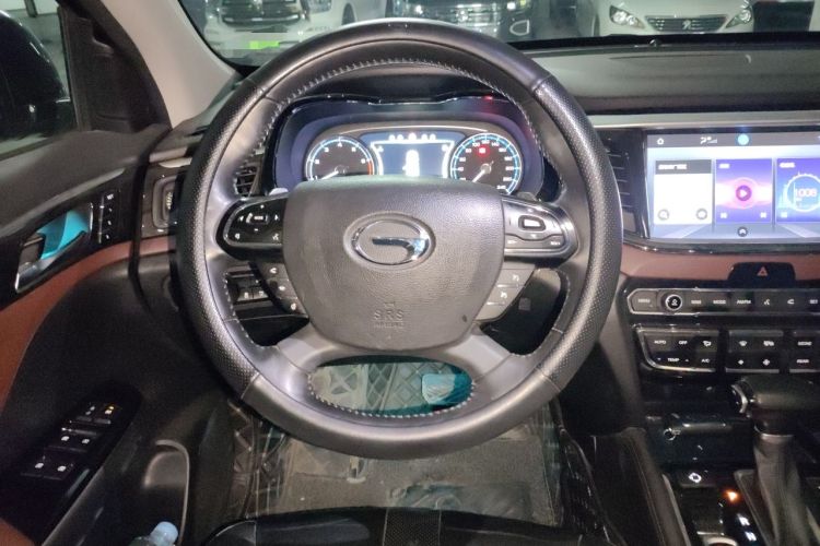Used GAC Trumpchi GS8 2017 320T Two-Wheel Drive Luxury Smart Connectivity Version (7 Seats) Steering Wheel