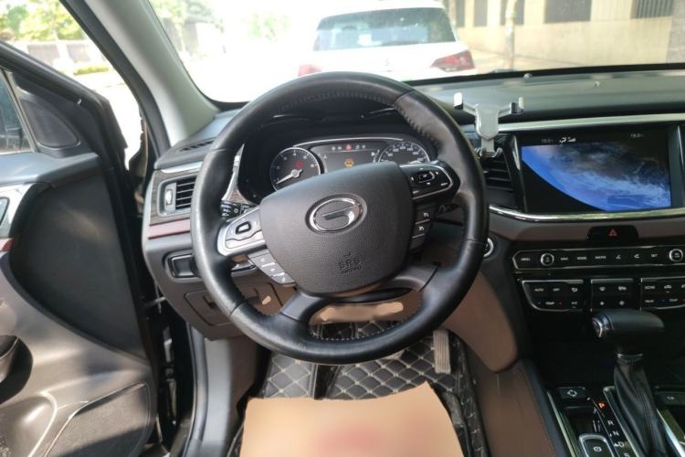 Used GAC Trumpchi GS8 2017 320T Two-Wheel Drive Luxury Smart Connectivity Version (7 Seats) Steering Wheel