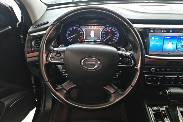 Used GAC Trumpchi GS8 2017 320T Two-Wheel Drive Luxury Smart Connectivity Version (7 Seats) Steering Wheel