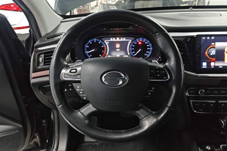 Used GAC Trumpchi GS8 2017 320T Two-Wheel Drive Luxury Smart Connectivity Version (7 Seats) Steering Wheel