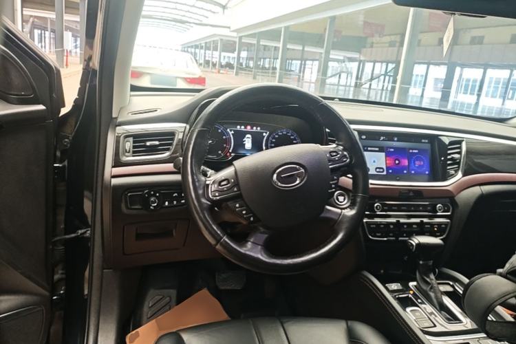 Used GAC Trumpchi GS8 2017 320T Two-Wheel Drive Luxury Smart Connectivity Version (7 Seats) Steering Wheel
