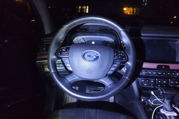 Used GAC Trumpchi GS8 2017 320T Two-Wheel Drive Luxury Smart Connectivity Version (7 Seats) Steering Wheel