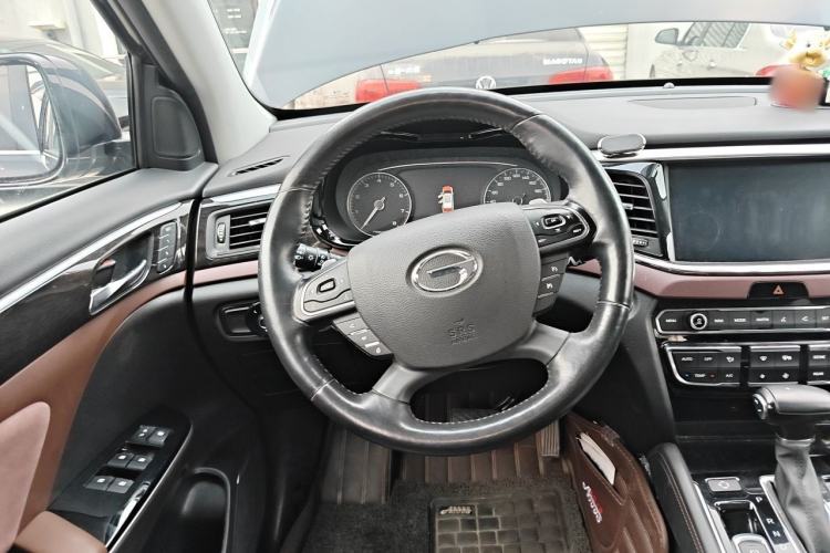 Used GAC Trumpchi GS8 2017 320T Two-Wheel Drive Luxury Smart Connectivity Version (7 Seats) Steering Wheel