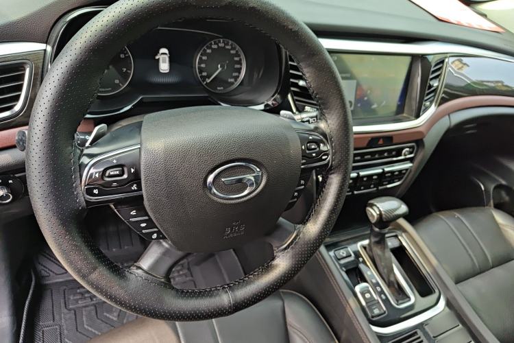 Used GAC Trumpchi GS8 2017 320T Two-Wheel Drive Luxury Smart Connectivity Version (7 Seats) Steering Wheel